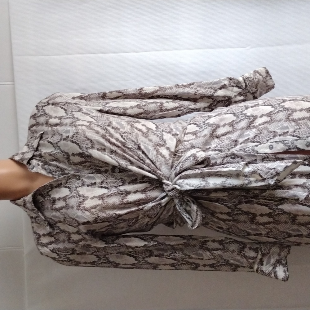 Vici python print wrap style midi dress S